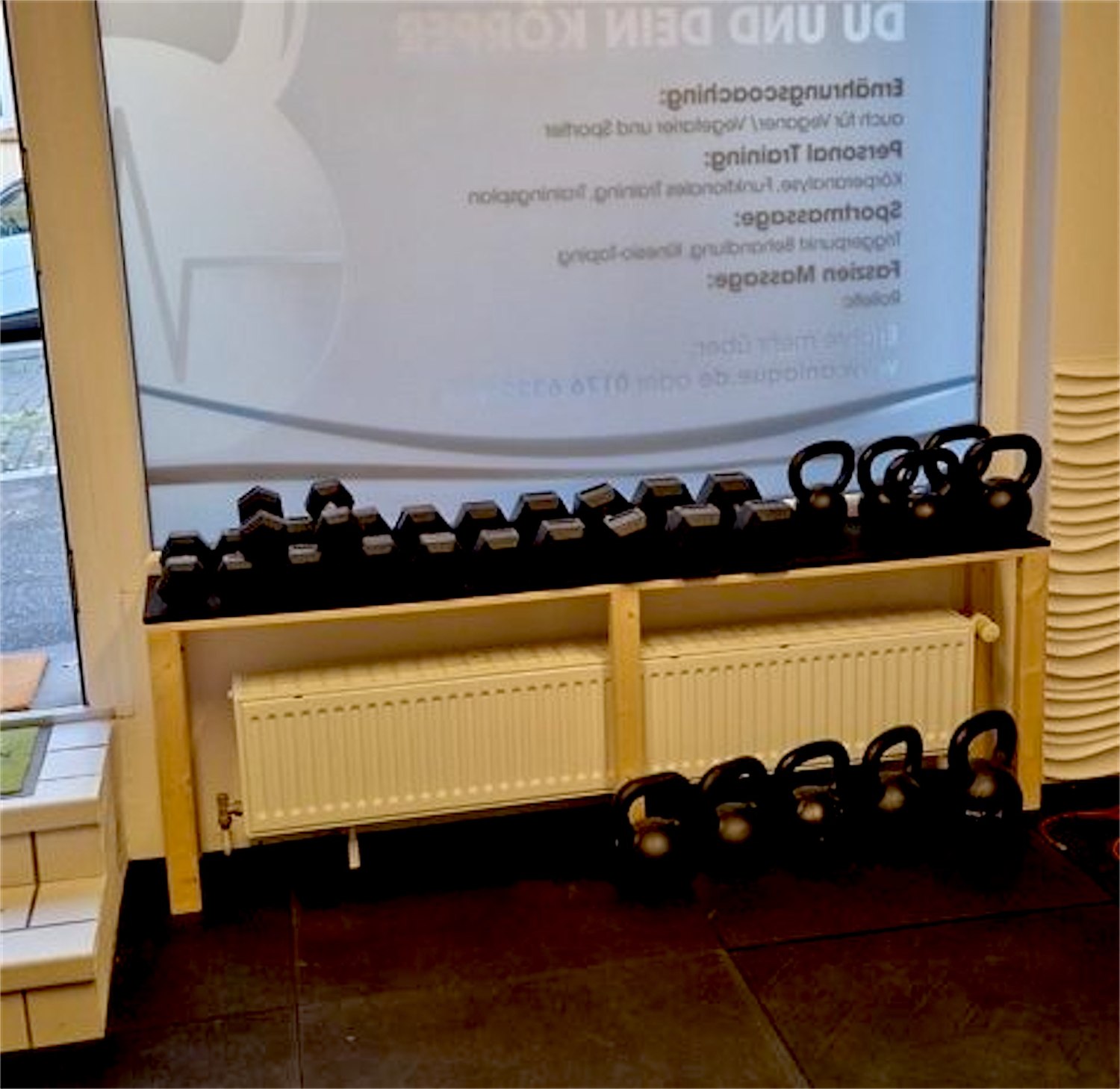 aniaque, Trainingsfläche mit Kettlebells